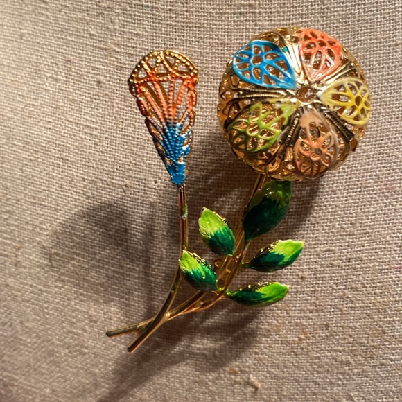 Stunning Rare Vintage Filigree Enamelled Flower Brooch in Gold-Tone. - Picture 2 of 9